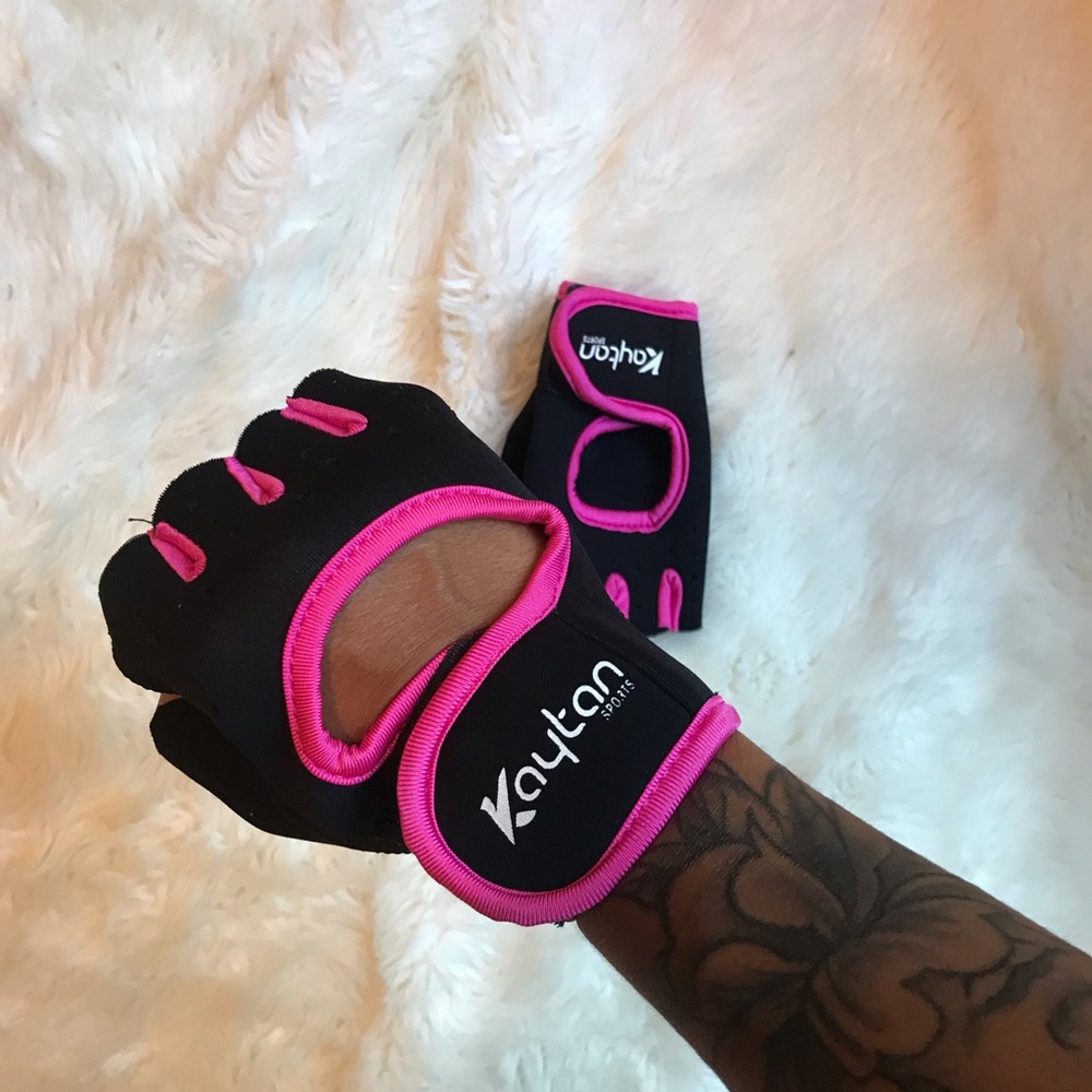 Weight lifting gloves